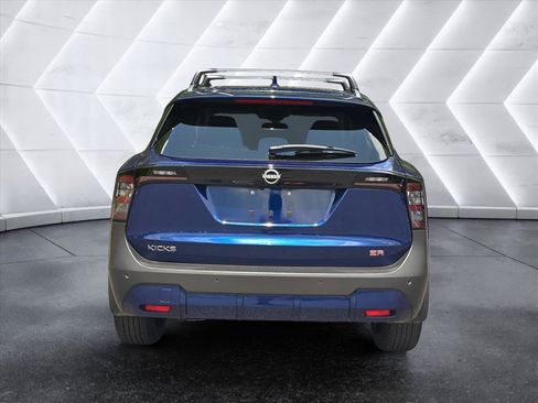 Used 2025 Nissan Kicks SR FWD image 4