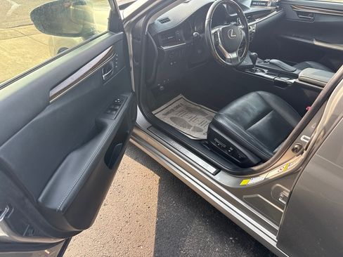 Used 2015 Lexus ES 350 w/ Luxury Package FWD image 12