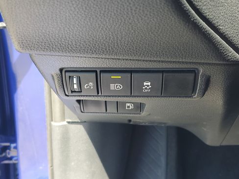 Used 2024 Toyota Corolla Cross AWD Hybrid w/ Moonroof Package image 22