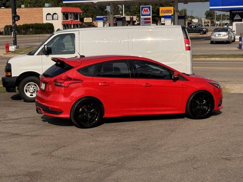 Used 2017 Ford Focus ST FWD image 10