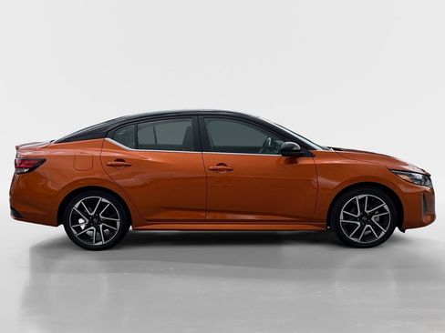 Used 2025 Nissan Sentra SR w/ SR Premium Package FWD image 6