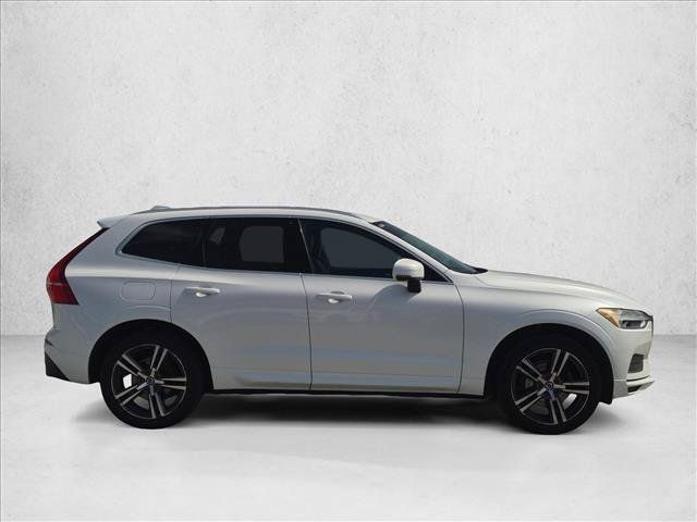 Used 2019 Volvo XC60 T5 Momentum w/ Multimedia Package AWD/4WD image 4