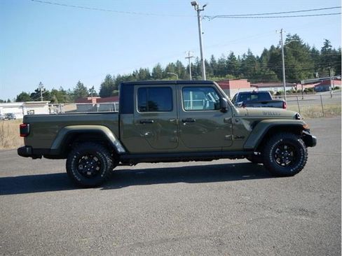 New 2025 Jeep Gladiator Willys image 6