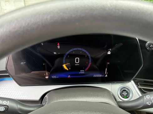 Used 2025 Chevrolet Trax LT image 40