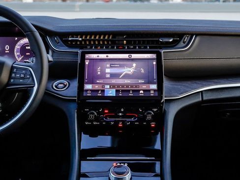 New 2025 Jeep Grand Cherokee Limited w/ Black Appearance Package image 16