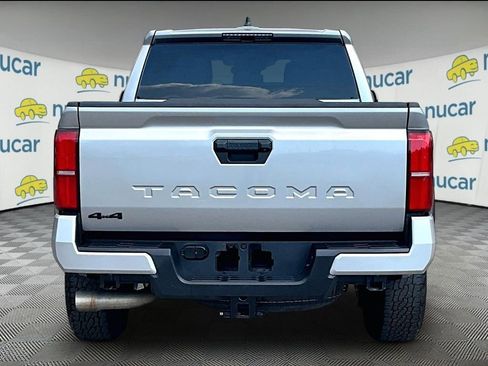 Certified 2024 Toyota Tacoma TRD Off-Road AWD/4WD image 5