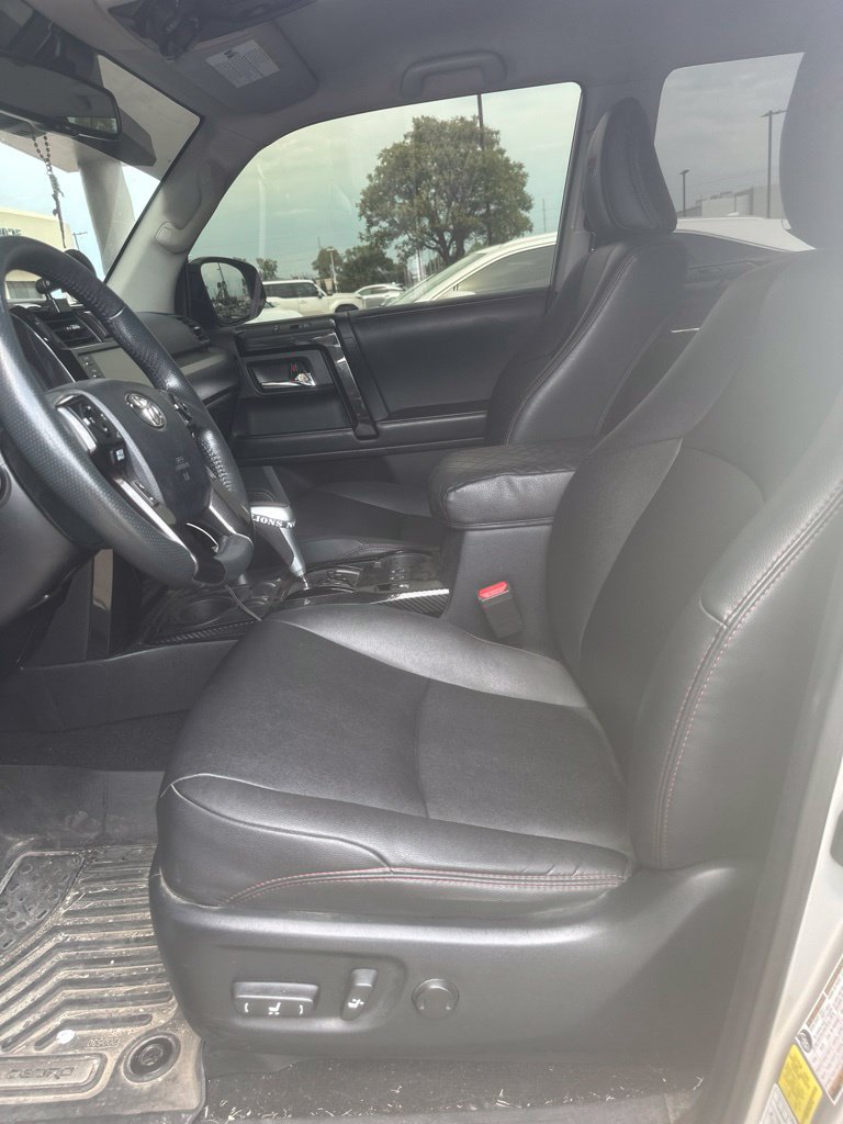 Used 2022 Toyota 4Runner TRD Off-Road Premium AWD/4WD image 10
