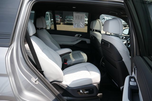 Used 2024 BMW X7 xDrive40i w/ Executive Package AWD/4WD image 29