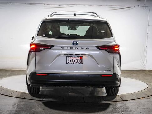 Certified 2021 Toyota Sienna XLE image 10