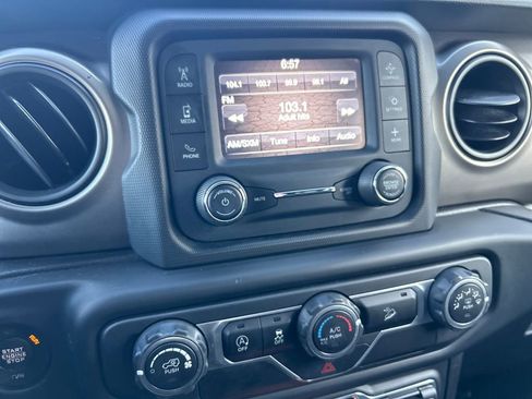 Used 2018 Jeep Wrangler Unlimited Sport image 12