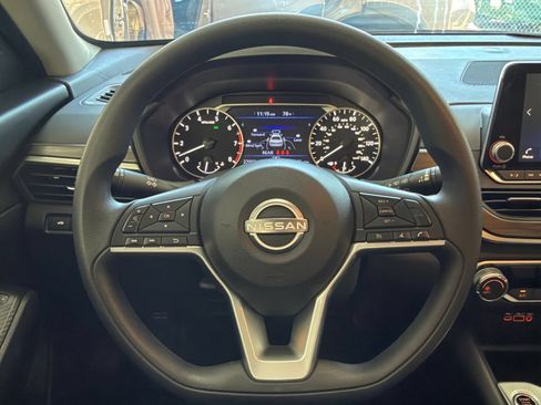 Used 2025 Nissan Altima 2.5 SV FWD image 28