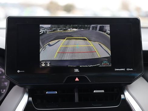 Used 2022 Toyota Venza XLE image 28