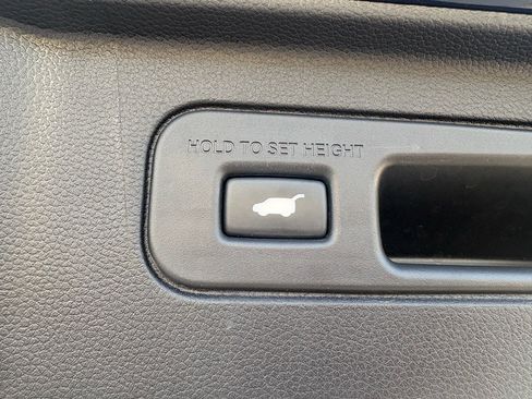 Certified 2025 Honda Pilot Touring image 33
