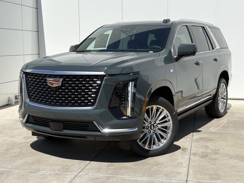 New 2026 Cadillac Escalade Luxury AWD/4WD image 2