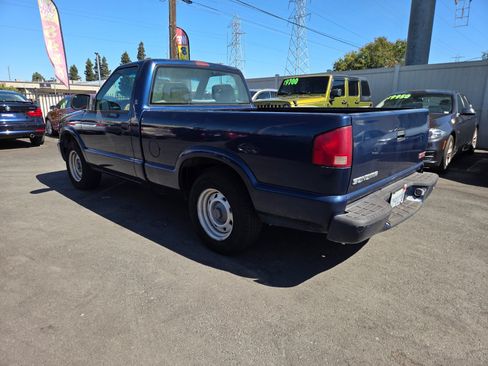 Used 2002 GMC Sonoma SL RWD image 2