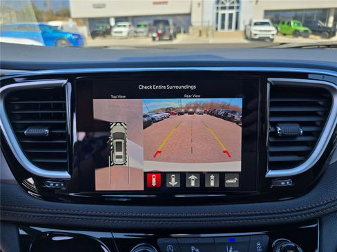 New 2026 Chrysler Pacifica Pinnacle image 28