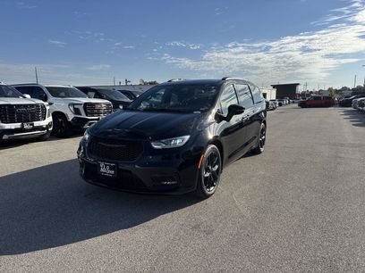 Used 2025 Chrysler Pacifica Limited