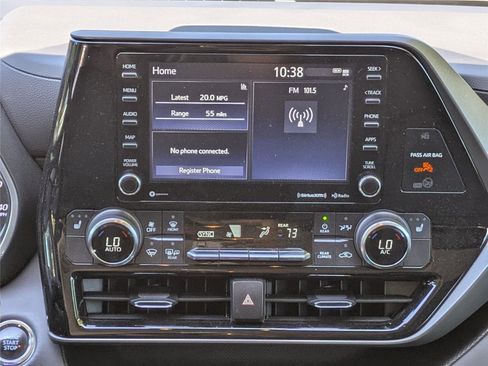 Used 2022 Toyota Highlander XLE AWD/4WD image 20