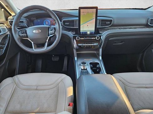 Used 2024 Ford Explorer Platinum w/ Technology Package image 19