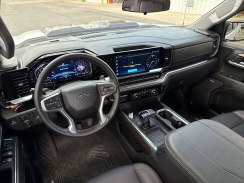 Used 2024 Chevrolet Silverado 1500 LT Trail Boss w/ Convenience Package II AWD/4WD image 11
