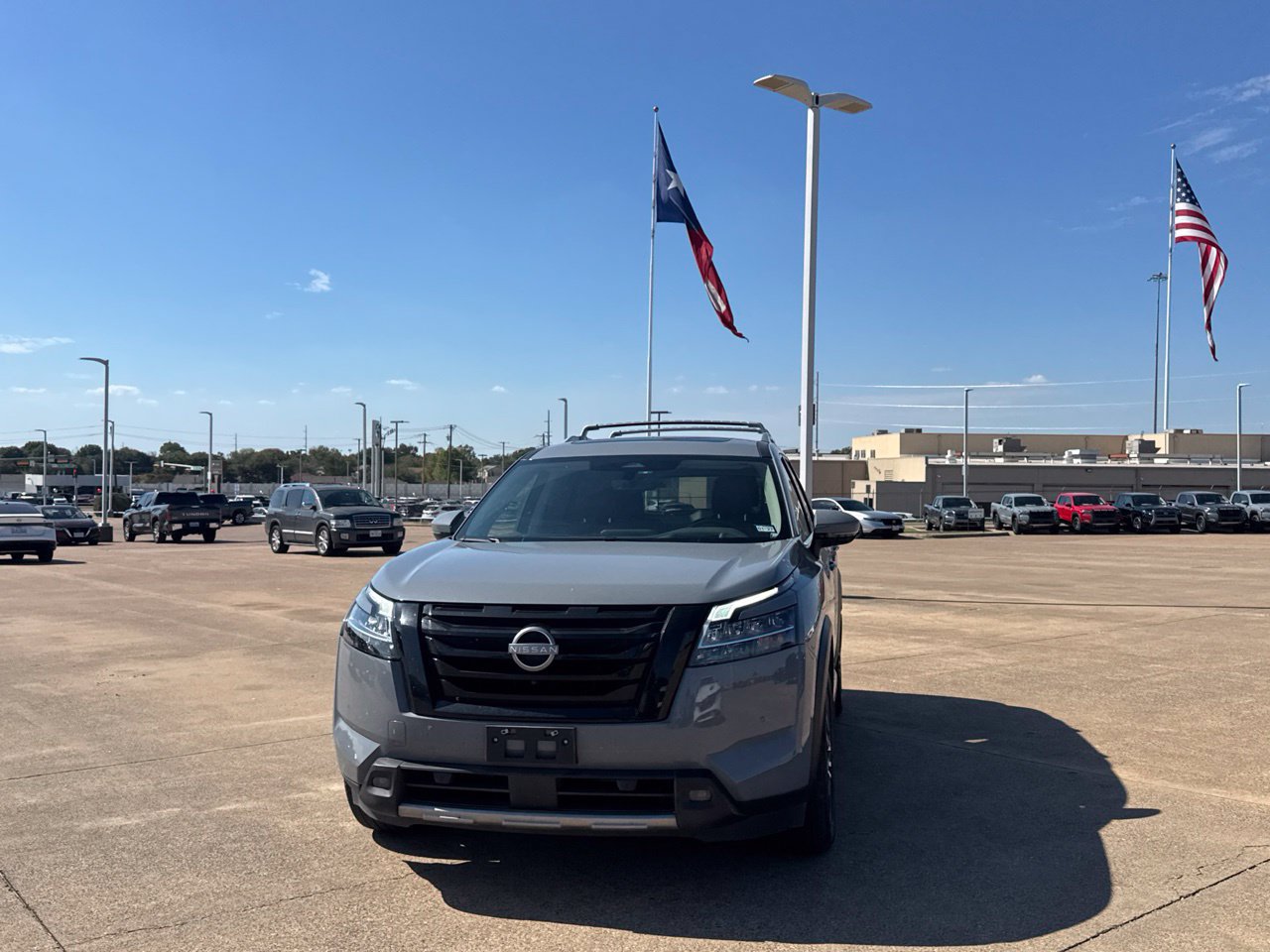 Used 2024 Nissan Pathfinder Platinum FWD image 7