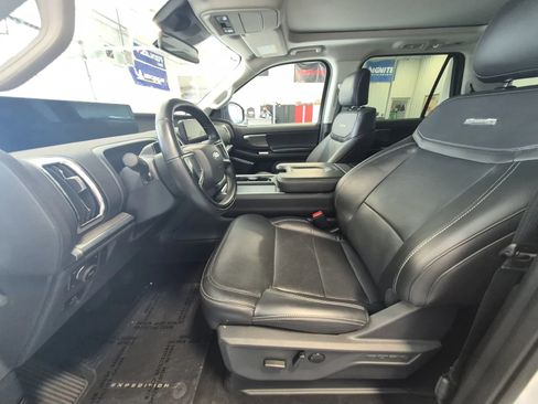 Used 2025 Ford Expedition Max Platinum AWD/4WD image 11