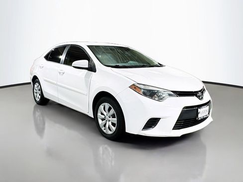Used 2015 Toyota Corolla LE FWD image 3