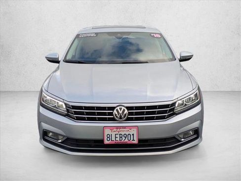 Used 2018 Volkswagen Passat 2.0T SEL Premium image 2