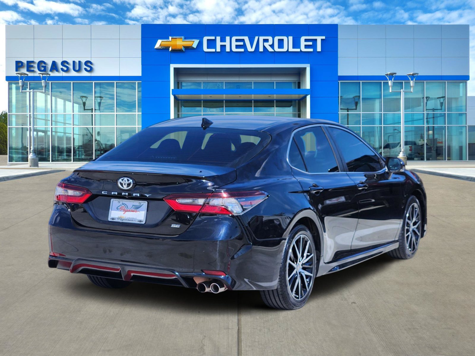 Used 2023 Toyota Camry SE w/ Cold Weather Package FWD image 6