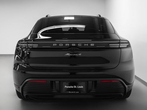 New 2026 Porsche Macan 4 Electric image 11