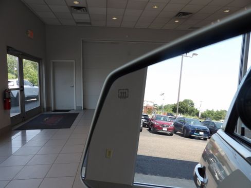 Used 2016 Chevrolet Traverse LT w/ Style and Technology Package AWD/4WD image 7