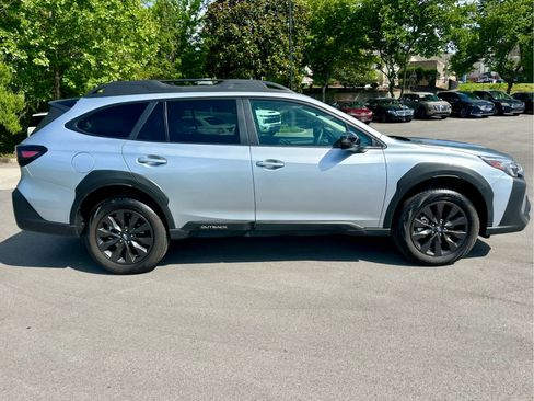 Used 2025 Subaru Outback Onyx Edition AWD/4WD image 4