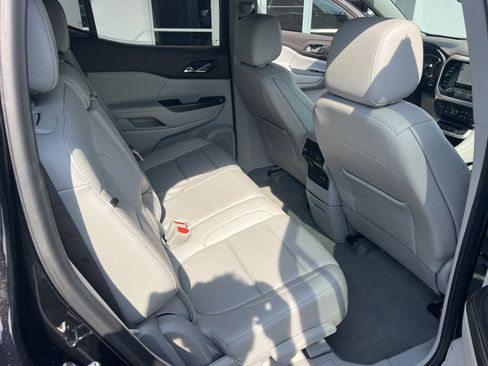 Used 2023 GMC Acadia SLT image 25