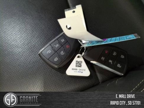 Used 2022 GMC Yukon XL SLT w/ SLT Luxury Package image 28