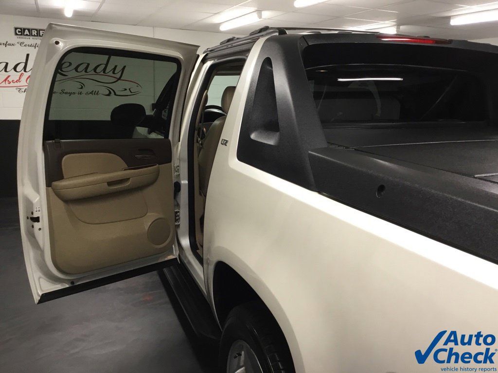 Used 2011 Chevrolet Avalanche LTZ AWD/4WD image 39