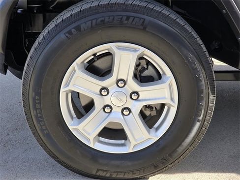 Used 2023 Jeep Wrangler Sport S image 8