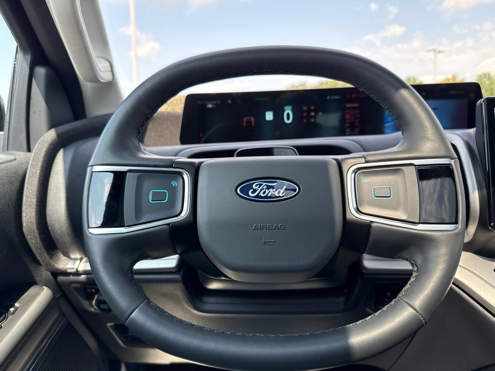 Used 2025 Ford Expedition Active AWD/4WD image 18