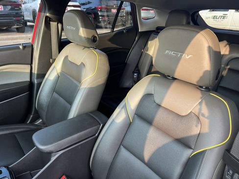 Used 2024 Chevrolet Trax ACTIV w/ Sunroof Package image 21