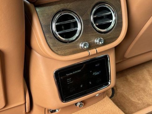 New 2024 Bentley Bentayga image 33