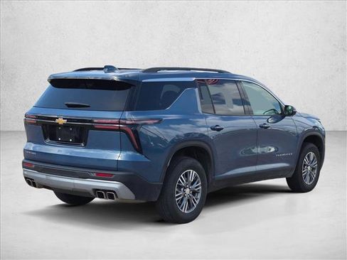 Used 2025 Chevrolet Traverse LT FWD image 5
