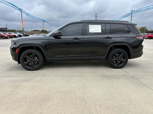 Used 2023 Jeep Grand Cherokee L Laredo image 2