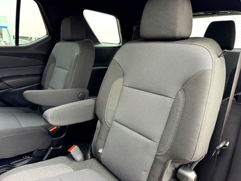 Used 2023 Chevrolet Traverse LT image 16