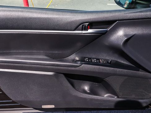 Used 2018 Toyota Camry SE FWD image 30