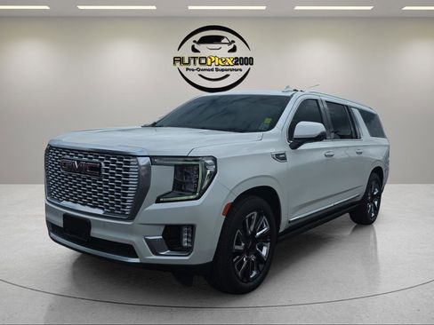 Used 2021 GMC Yukon XL Denali w/ Denali Ultimate Package RWD image 3
