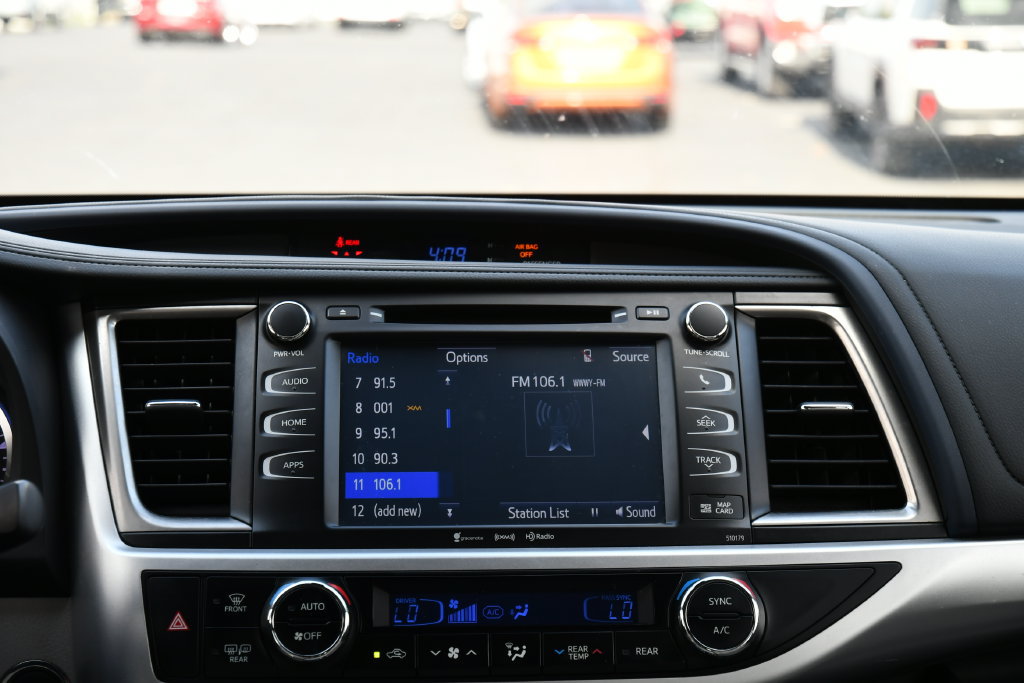 Used 2018 Toyota Highlander XLE AWD/4WD image 27
