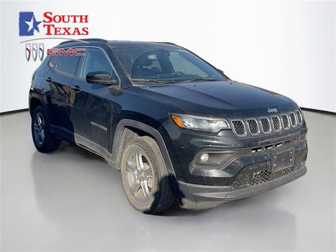 Used 2024 Jeep Compass Latitude image 1