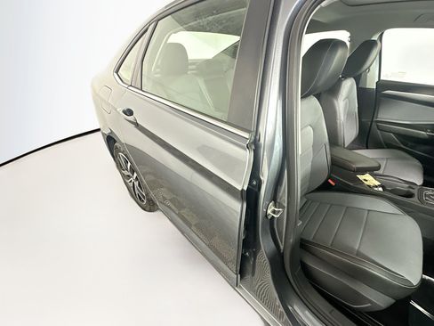 Used 2025 Volkswagen Jetta SE FWD image 28