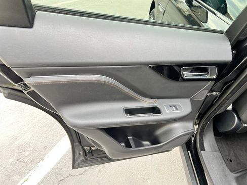 Used 2017 Jaguar F-PACE Prestige image 22