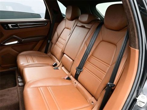 Used 2023 Porsche Cayenne Turbo image 13