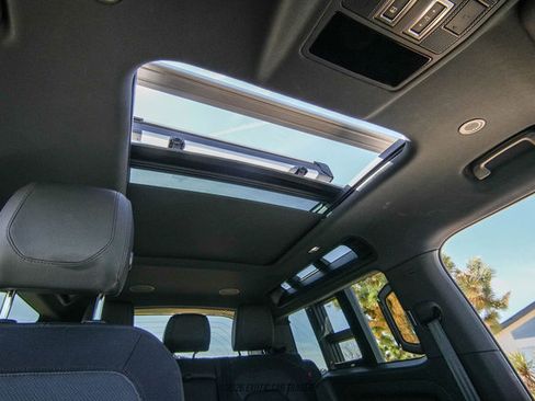 Used 2023 Land Rover Defender 90 X-Dynamic SE image 64